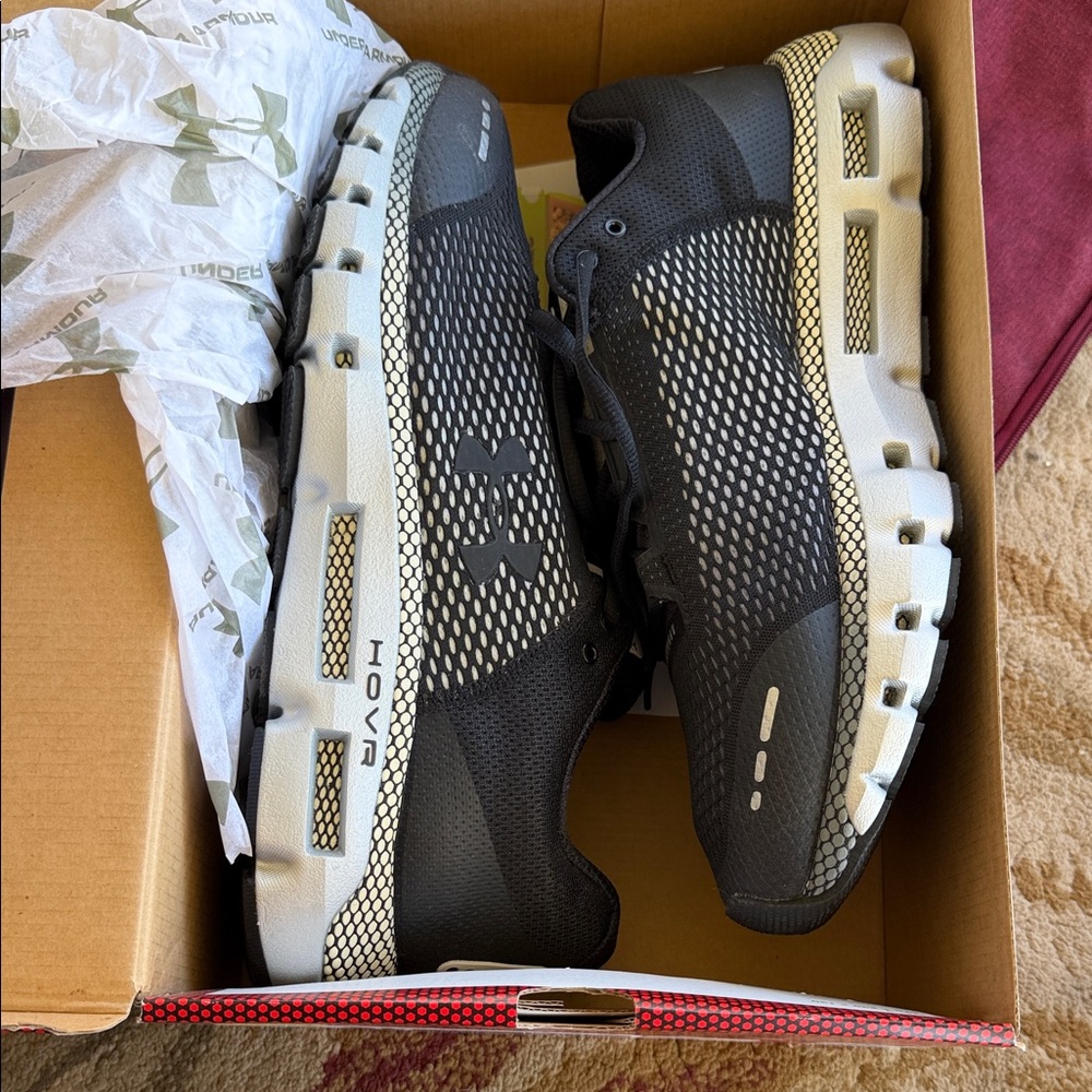 Under Armour Men's Black and Gray Athletic Shoes